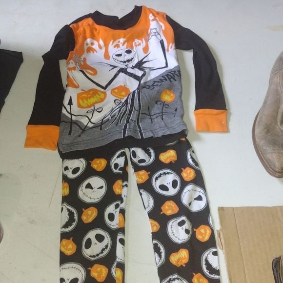 Boys Halloween pajamas by Disney size 4 - Picture 1 of 1